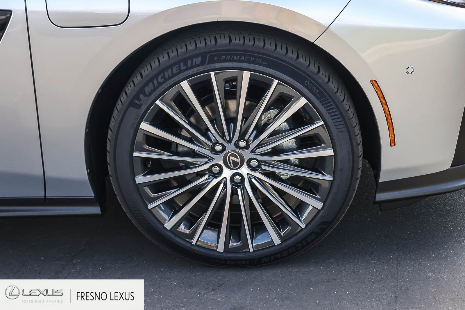 New 2026 Iridium Lexus ES 350e LUXURY image 9