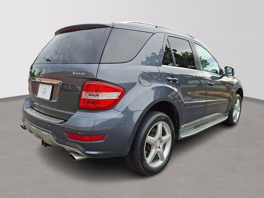 Used 2011 Steel Gray Metallic Mercedes-Benz ML 550 image 4