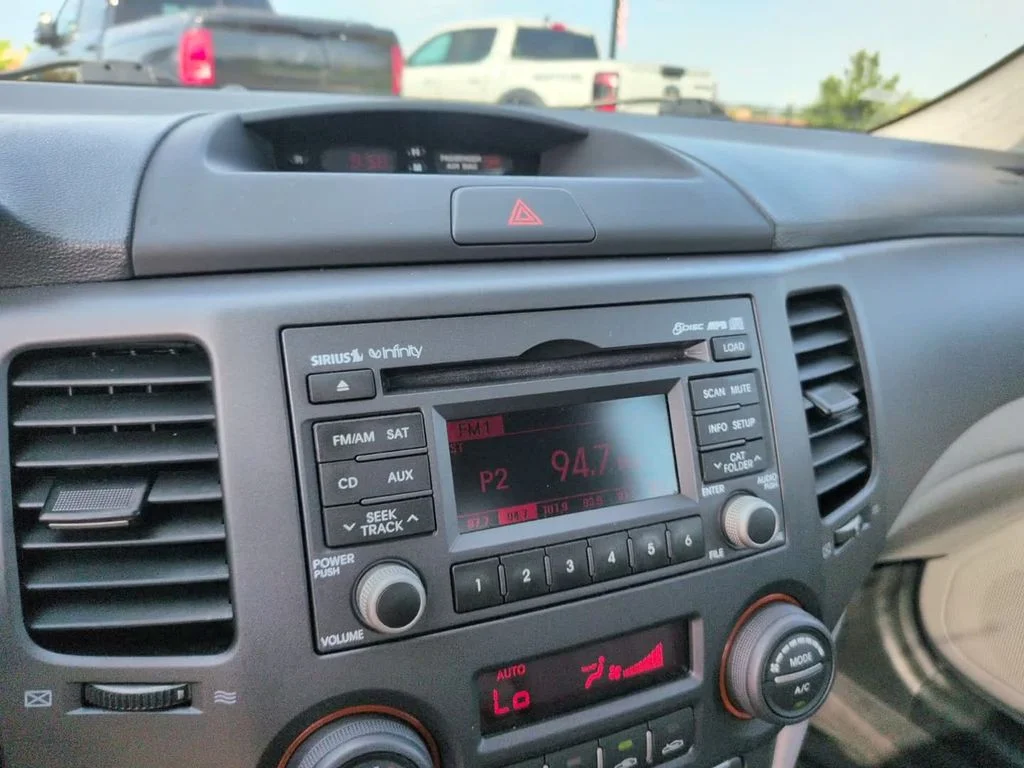 Used 2009 Gray Kia EX image 25