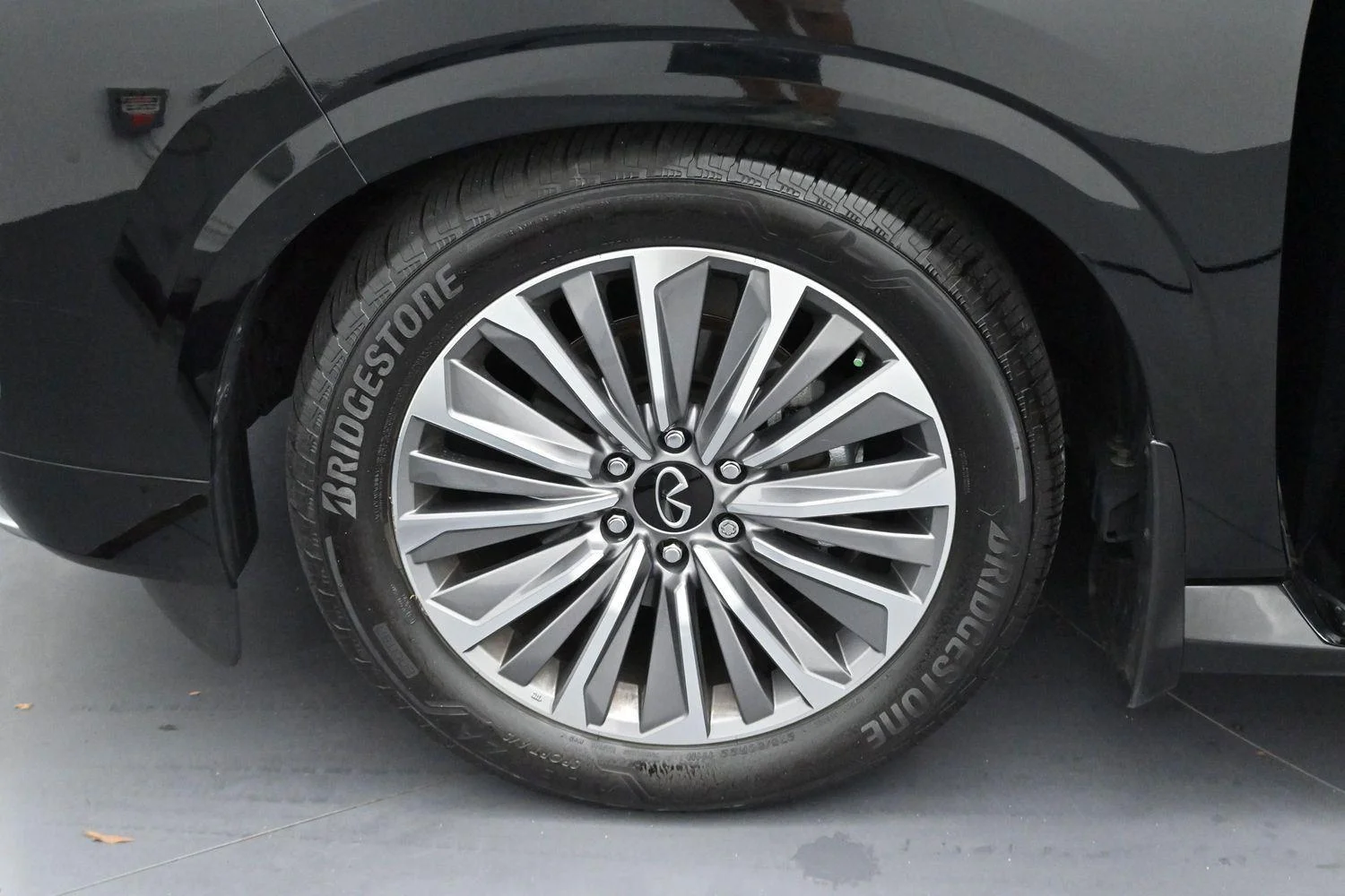 Used 2025 Black Obsidian INFINITI LUXE image 34