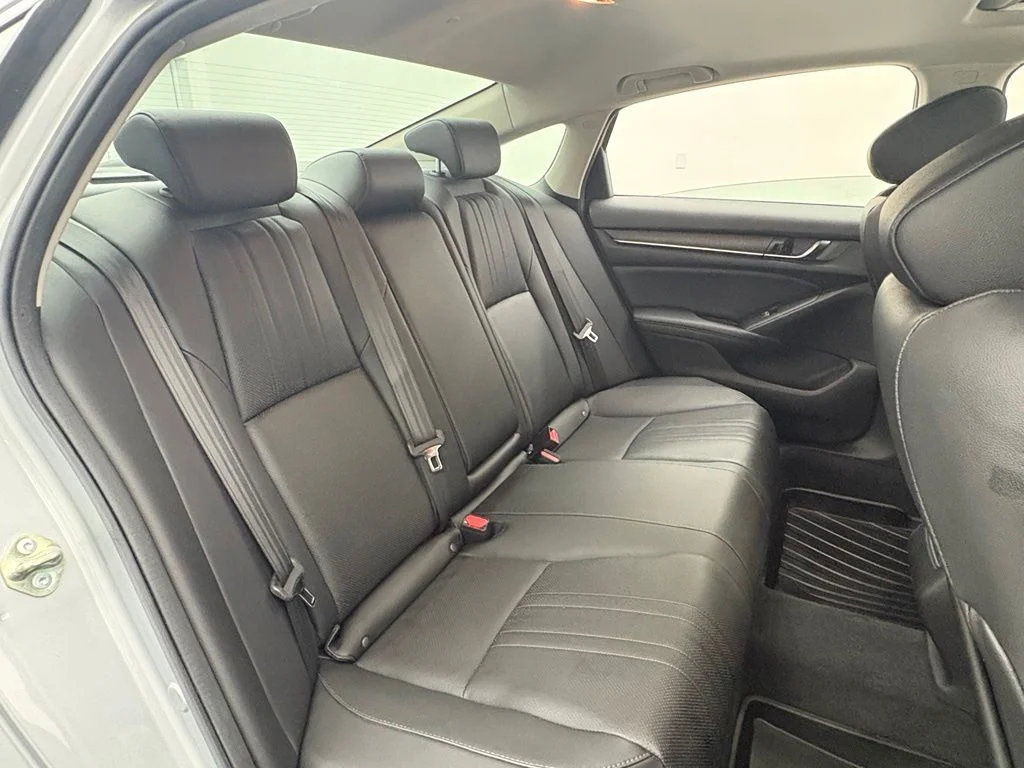 Used 2020 Silver Honda EX-L image 35