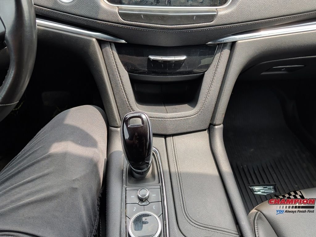 Used 2023 Black Cadillac Luxury image 22