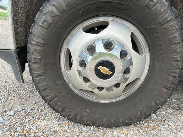 Used 2019 Silver Chevrolet LTZ image 27
