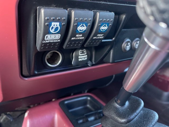 Used 2004 Brown Jeep Sahara image 9