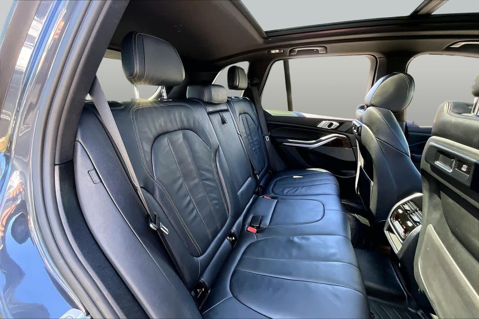 Used 2020 Arctic Gray Metallic BMW sDrive40i image 21