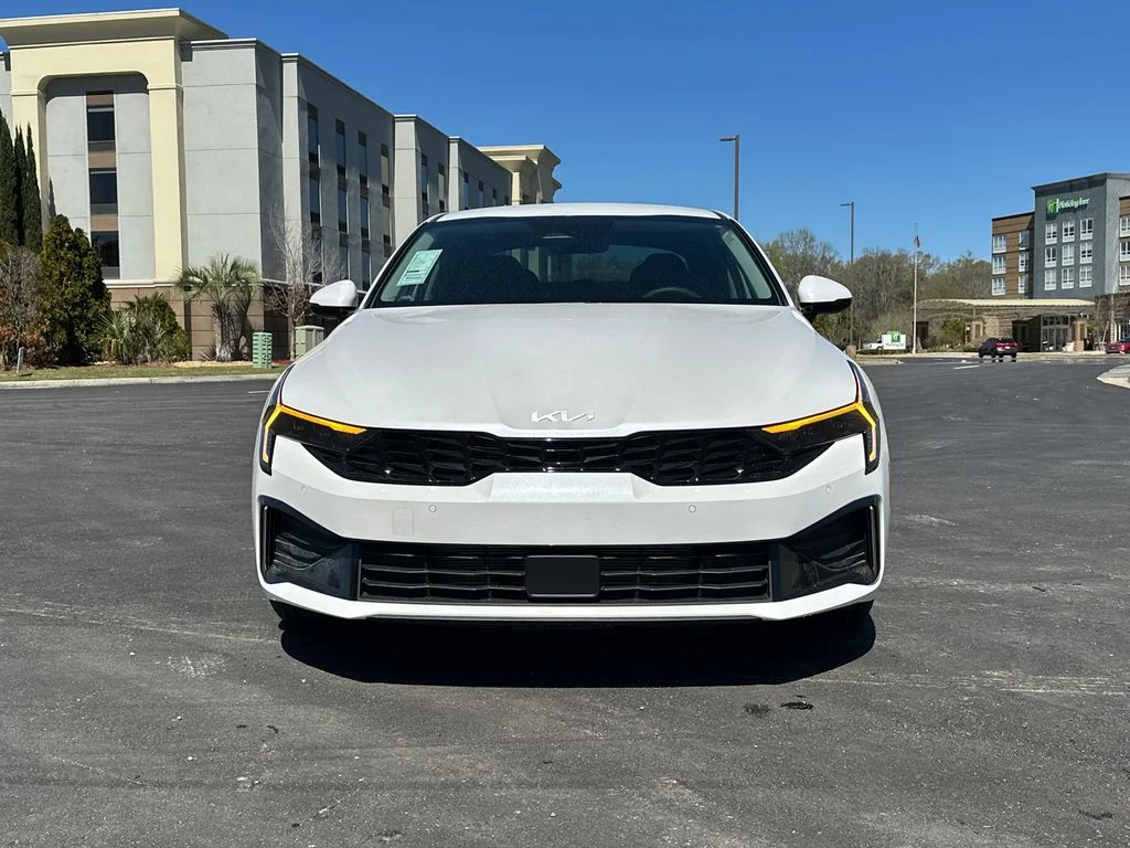 New 2026 White Kia LXS image 2