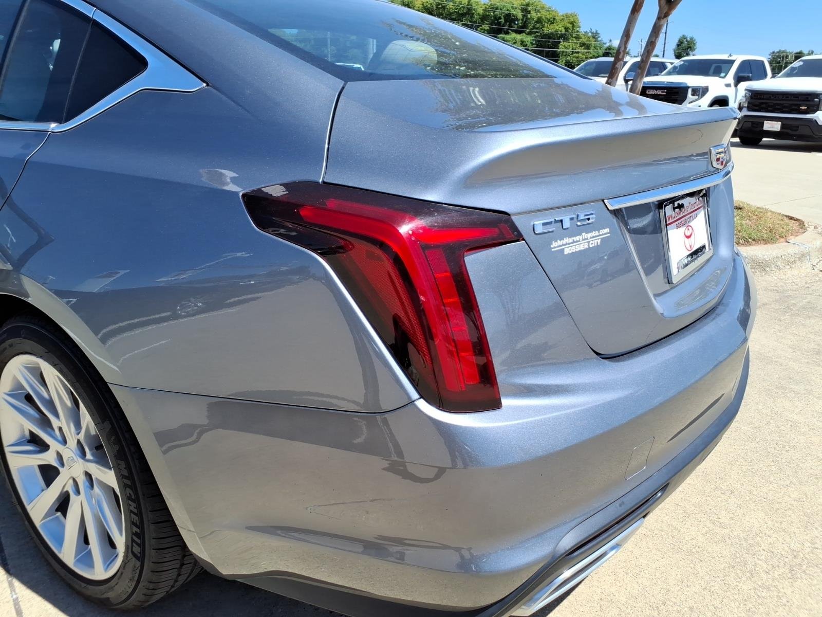 Used 2020 GRAY Cadillac Luxury image 15