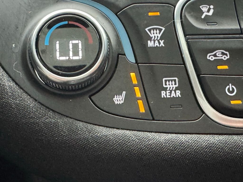 Used 2024 Summit White Chevrolet LT image 6