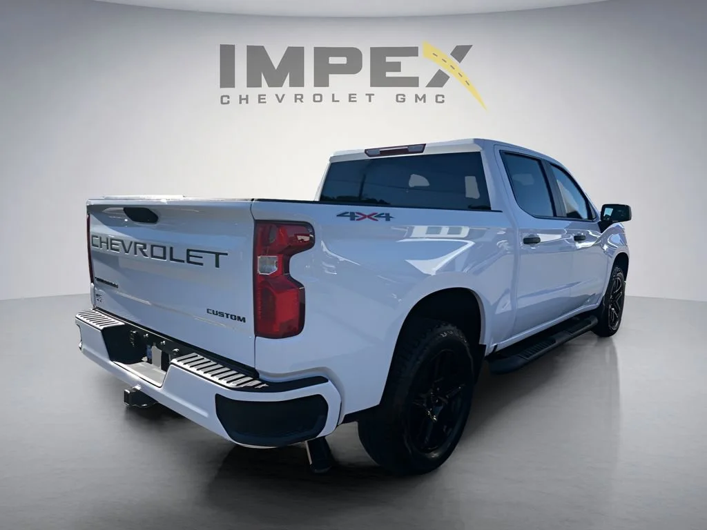 Used 2025 Summit White Chevrolet Custom image 5