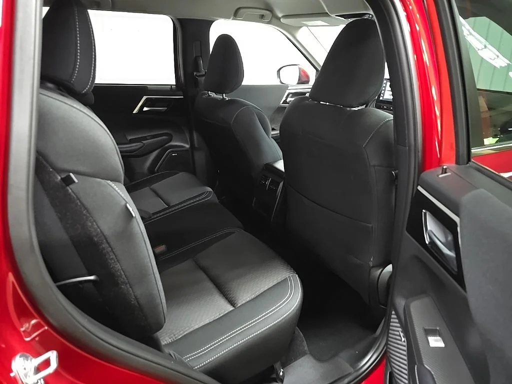 Used 2025 Red Mitsubishi ES image 22