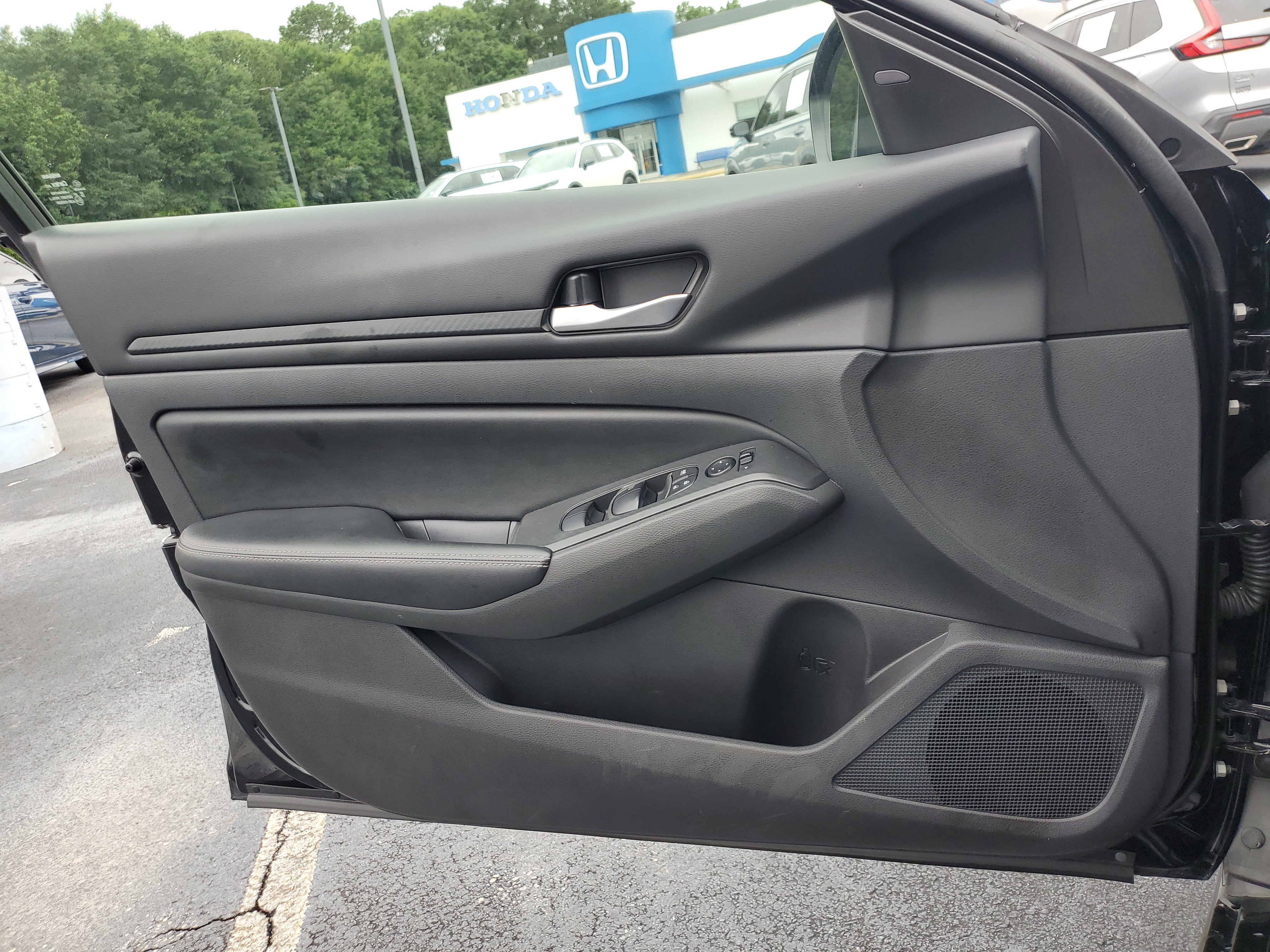 Used 2024 Super Black Nissan 2.5 SV image 29