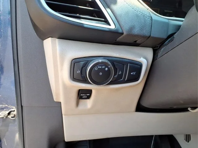 Used 2017 Blue Lincoln Select image 17
