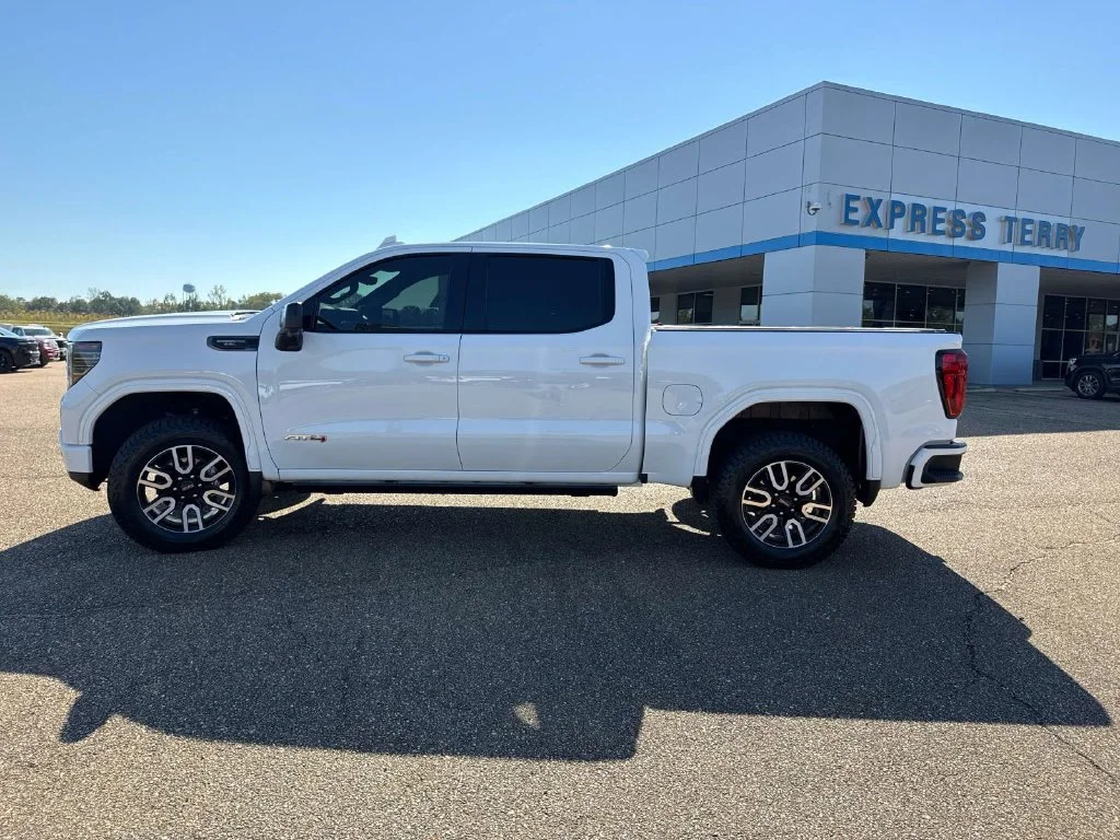 Used 2024 White GMC AT4 image 5