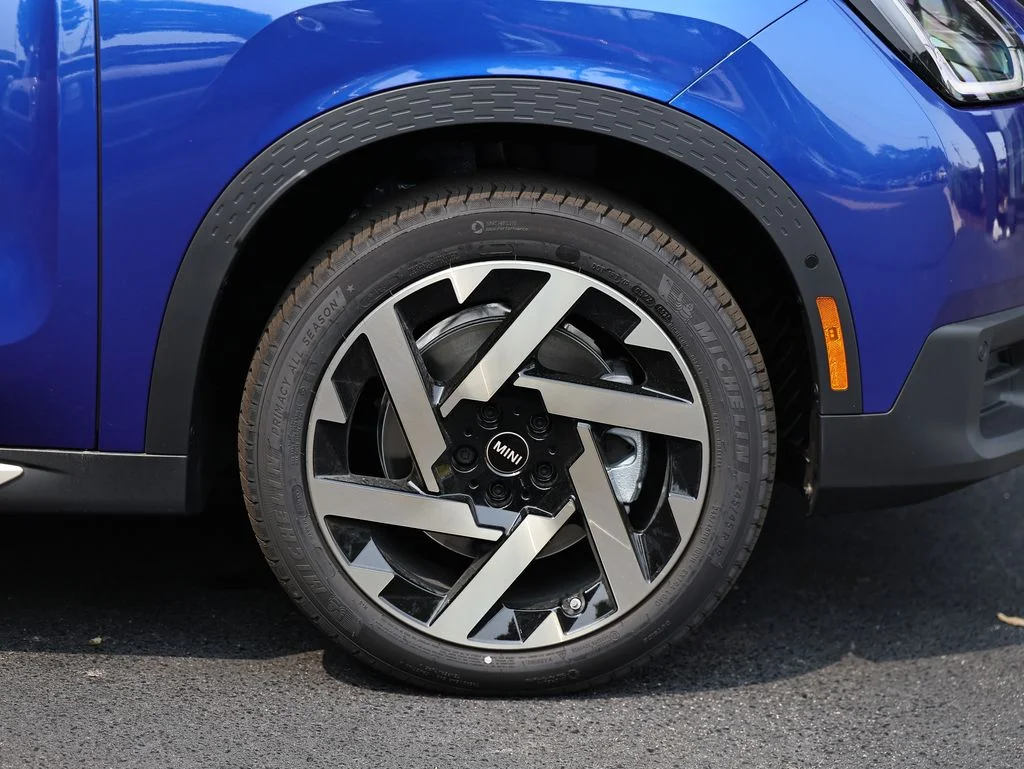 New 2027 Blazing Blue MINI Signature Plus image 5