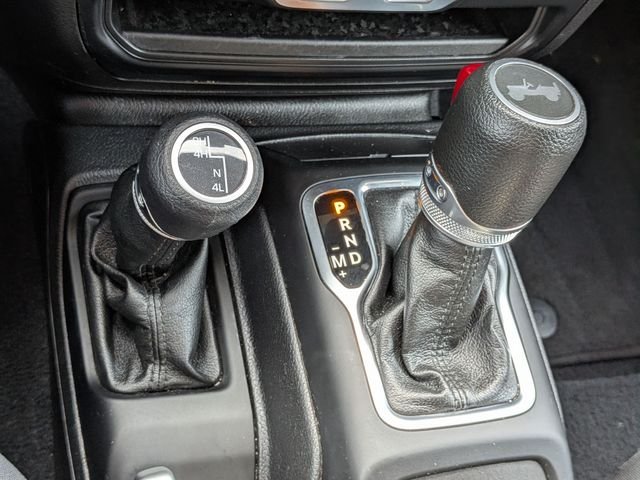 Used 2023 Green Jeep Sport S image 24