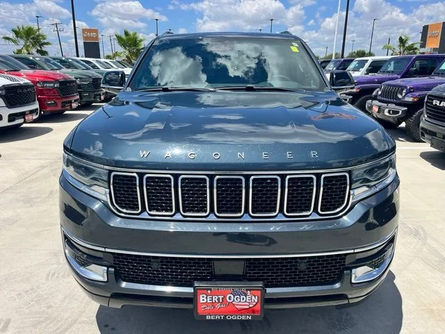 Used 2023  Jeep Base image 2