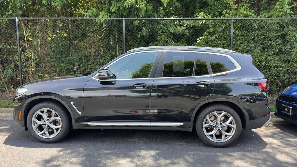 Used 2024 Black Sapphire Metallic BMW xDrive30i image 9