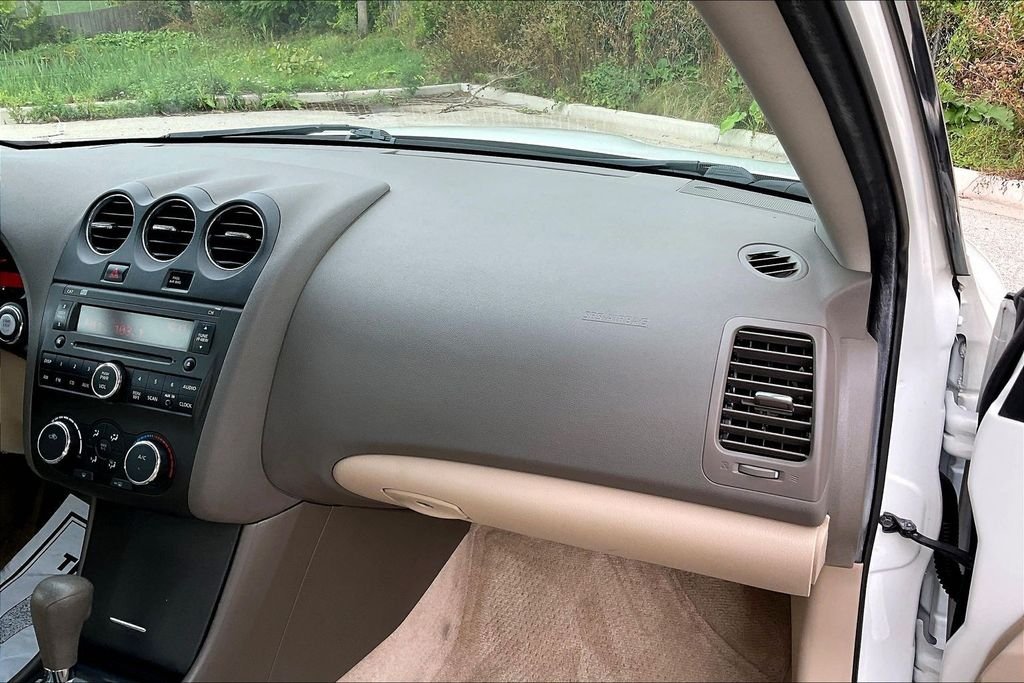 Used 2012 White Nissan 2.5 S image 15