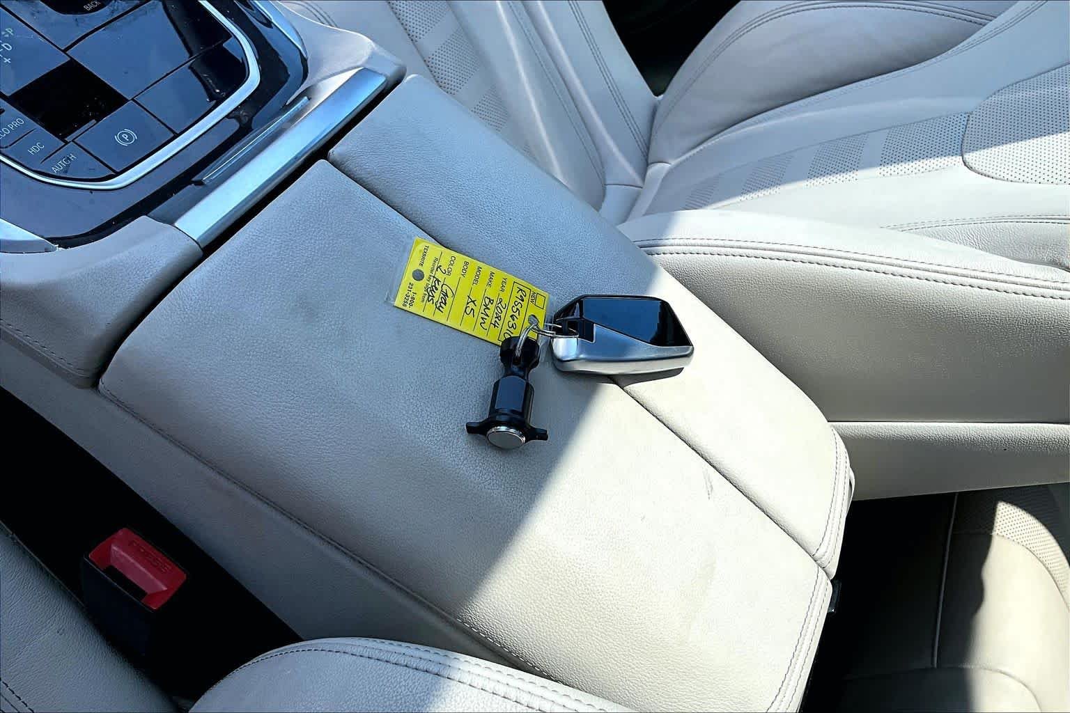 Used 2022 Mineral White Metallic BMW xDrive40i image 14
