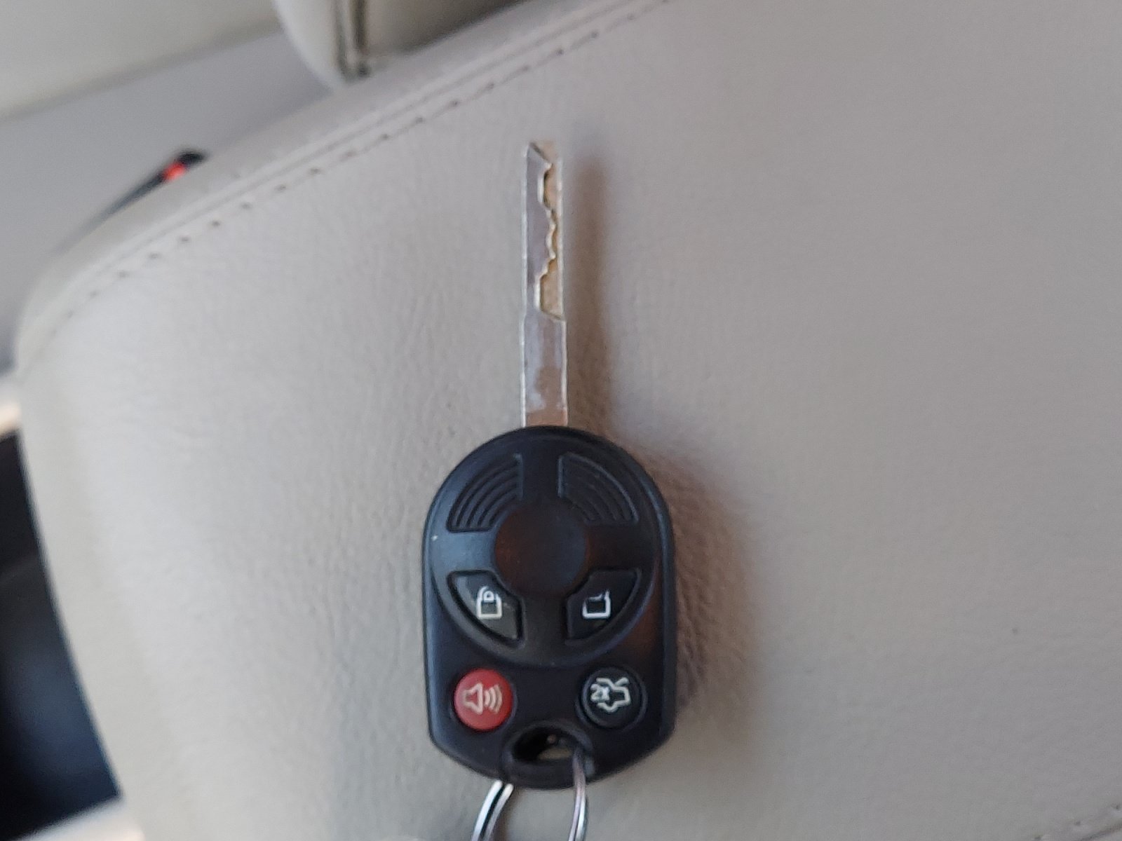 Used 2018 Oxford White Ford SE image 28