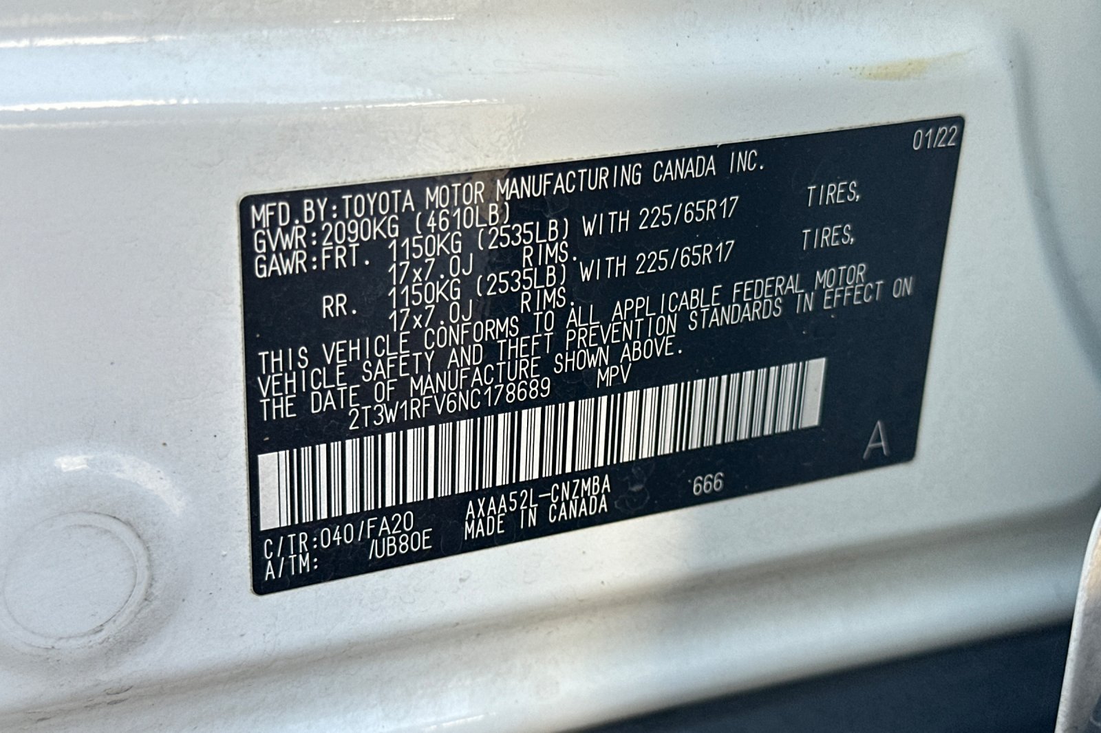 Used 2022 White Toyota XLE image 29