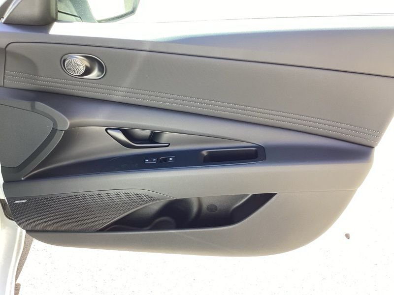 2025 Hyundai Elantra Limited - Photo 15