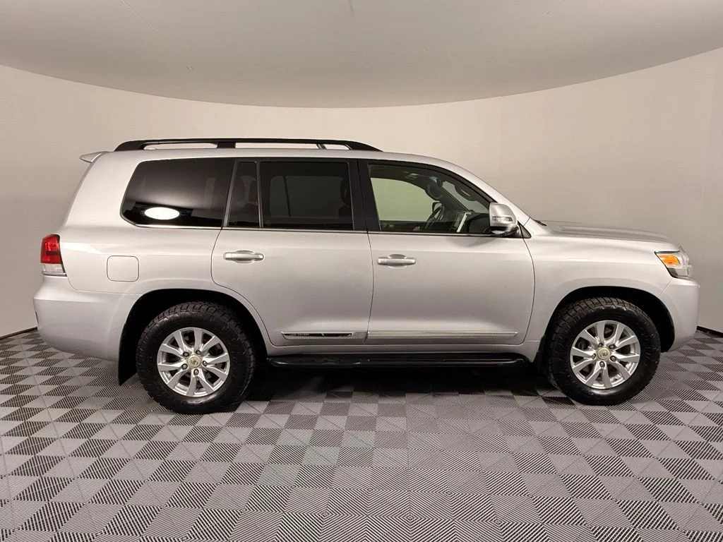 Used 2016 Silver Toyota Base image 14