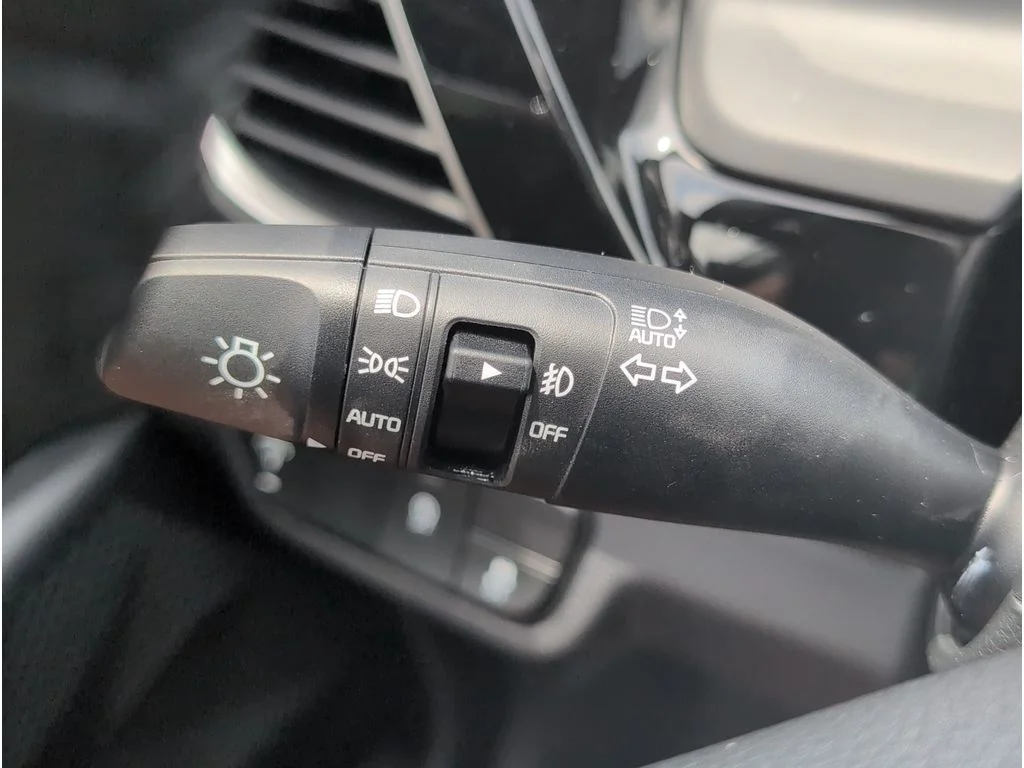 New 2026 Snow White Pearl Kia S image 25