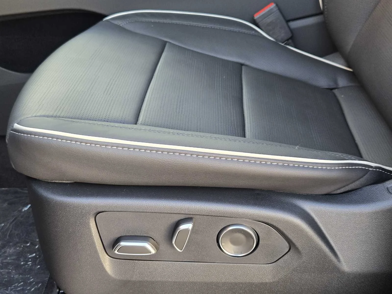 2026 Cadillac Escalade Luxury - Photo 17