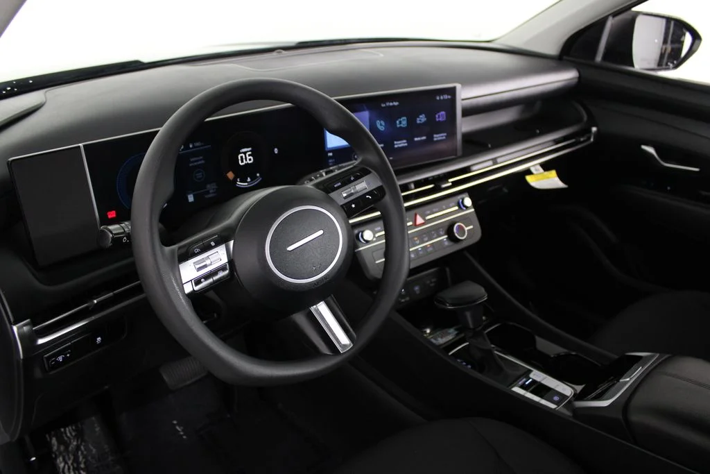 Used 2025 Black Hyundai SE image 18