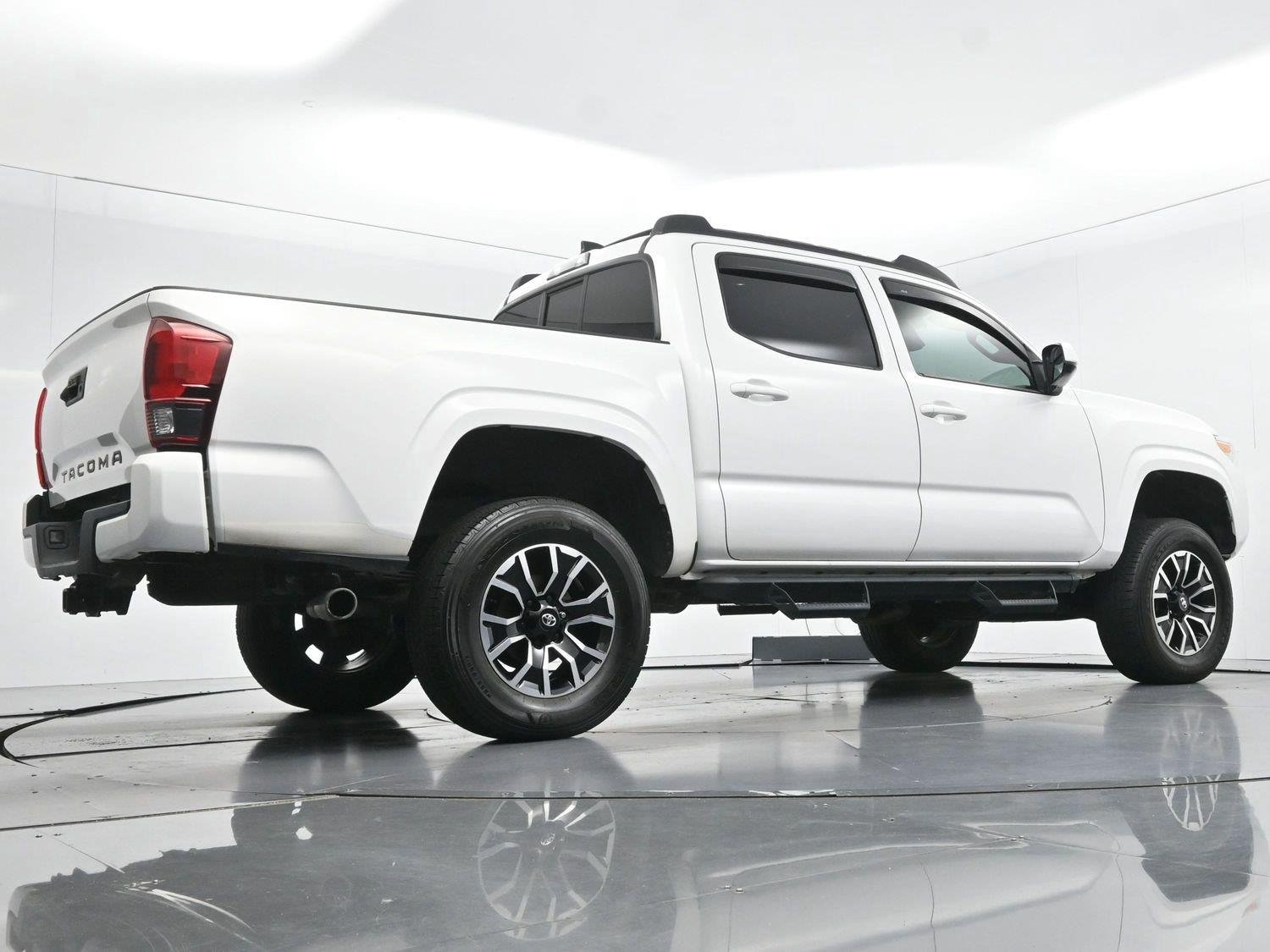 Used 2022 White Toyota SR V6 image 51