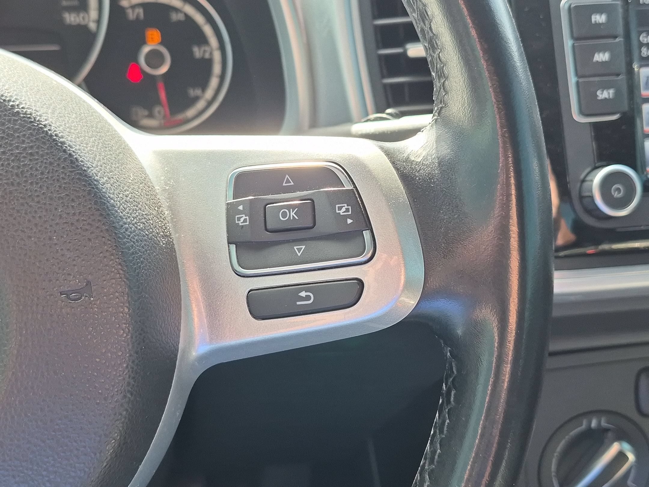 Used 2013 Silver Volkswagen 2.5L image 19