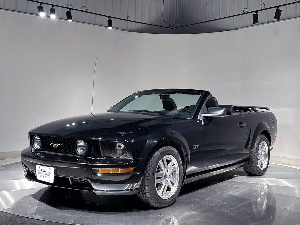 Used 2005 Black Ford  image 2