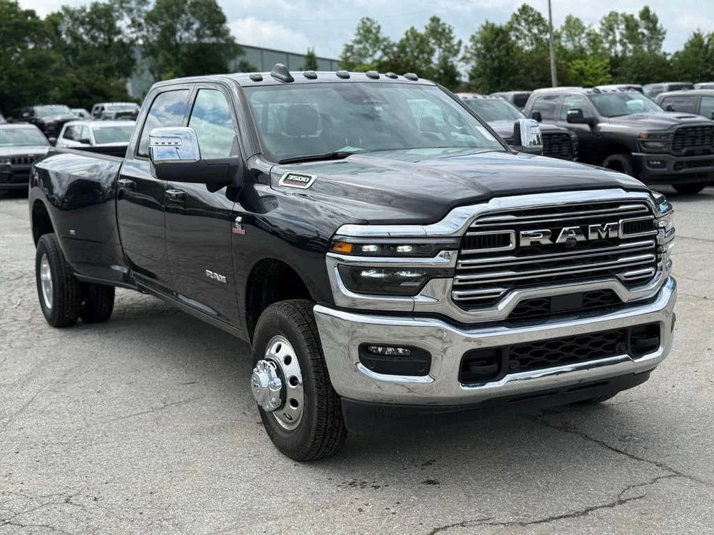 New 2026 Diamond Black Crystal Pearl-Coat Exterior Paint RAM Laramie image 4