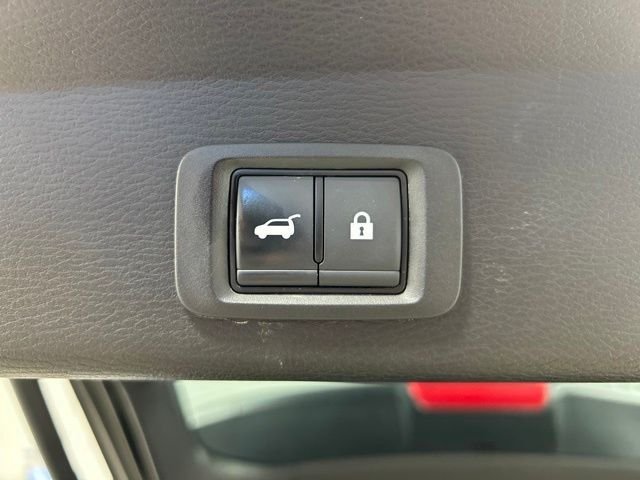 Used 2024 Black Diamond Mitsubishi SEL image 23