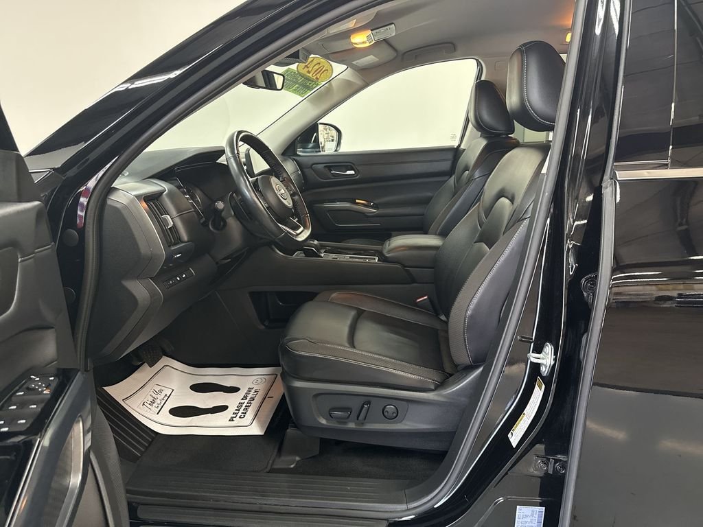Certified Used 2024 Super Black Nissan SL image 12