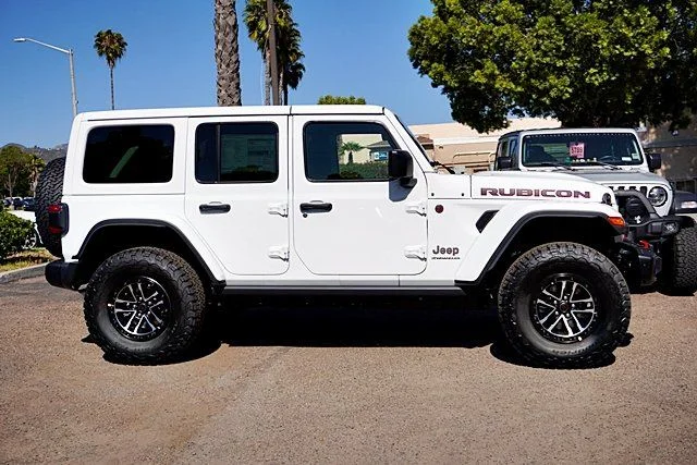 New 2026 Bright White Clear-Coat Exterior Paint Jeep Rubicon X image 6