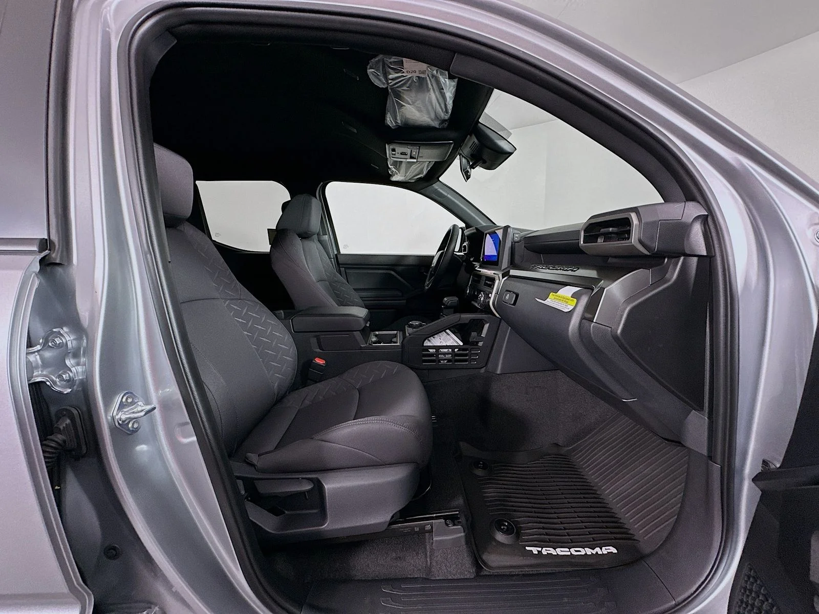 2025 Toyota Tacoma SR5 - Photo 26