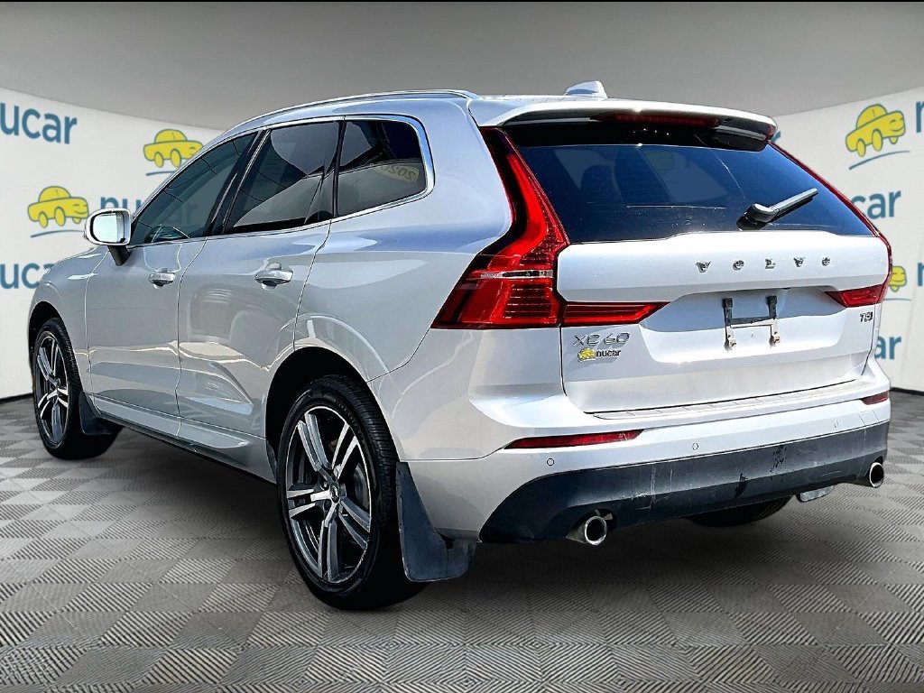 Used 2020 Silver Volvo T5 Momentum image 5