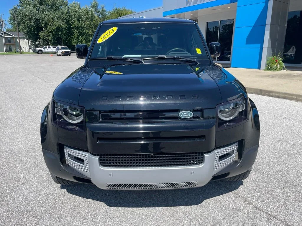 Used 2023 Black Land Rover SE image 2