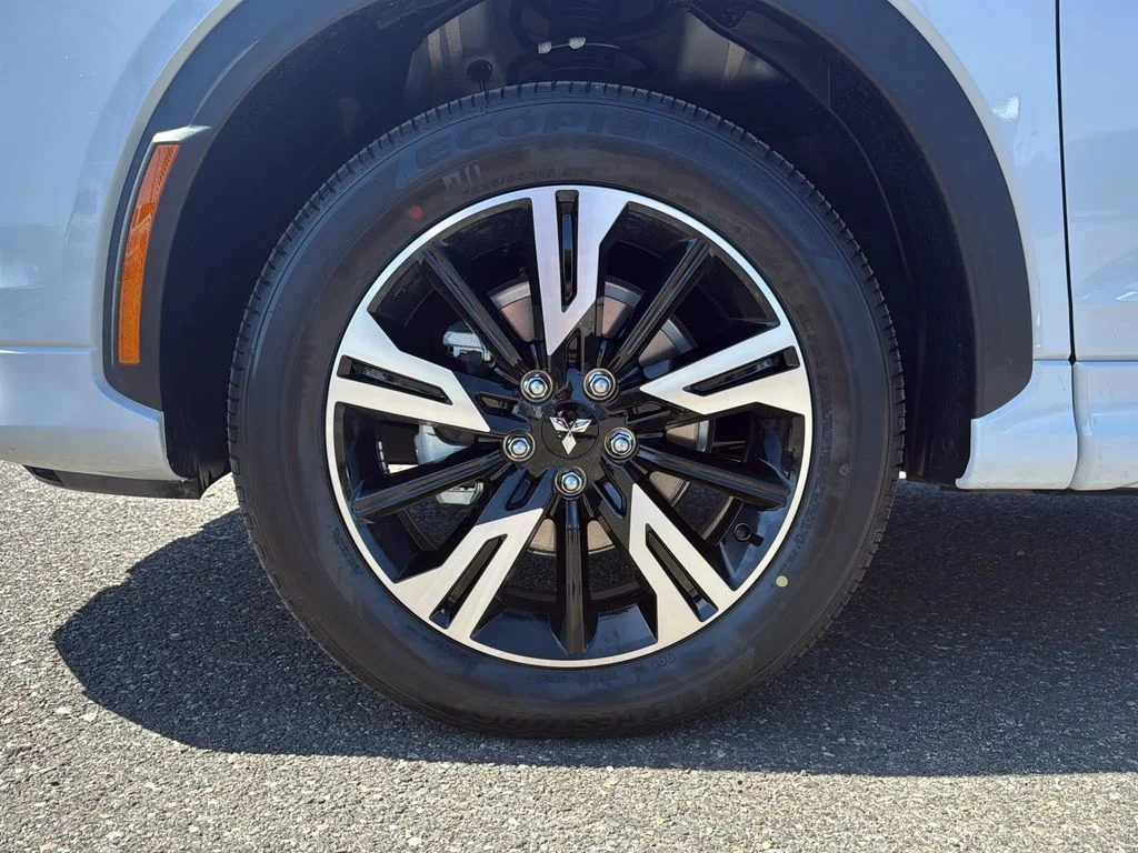 New 2026 White Diamond Mitsubishi SEL AWD image 31