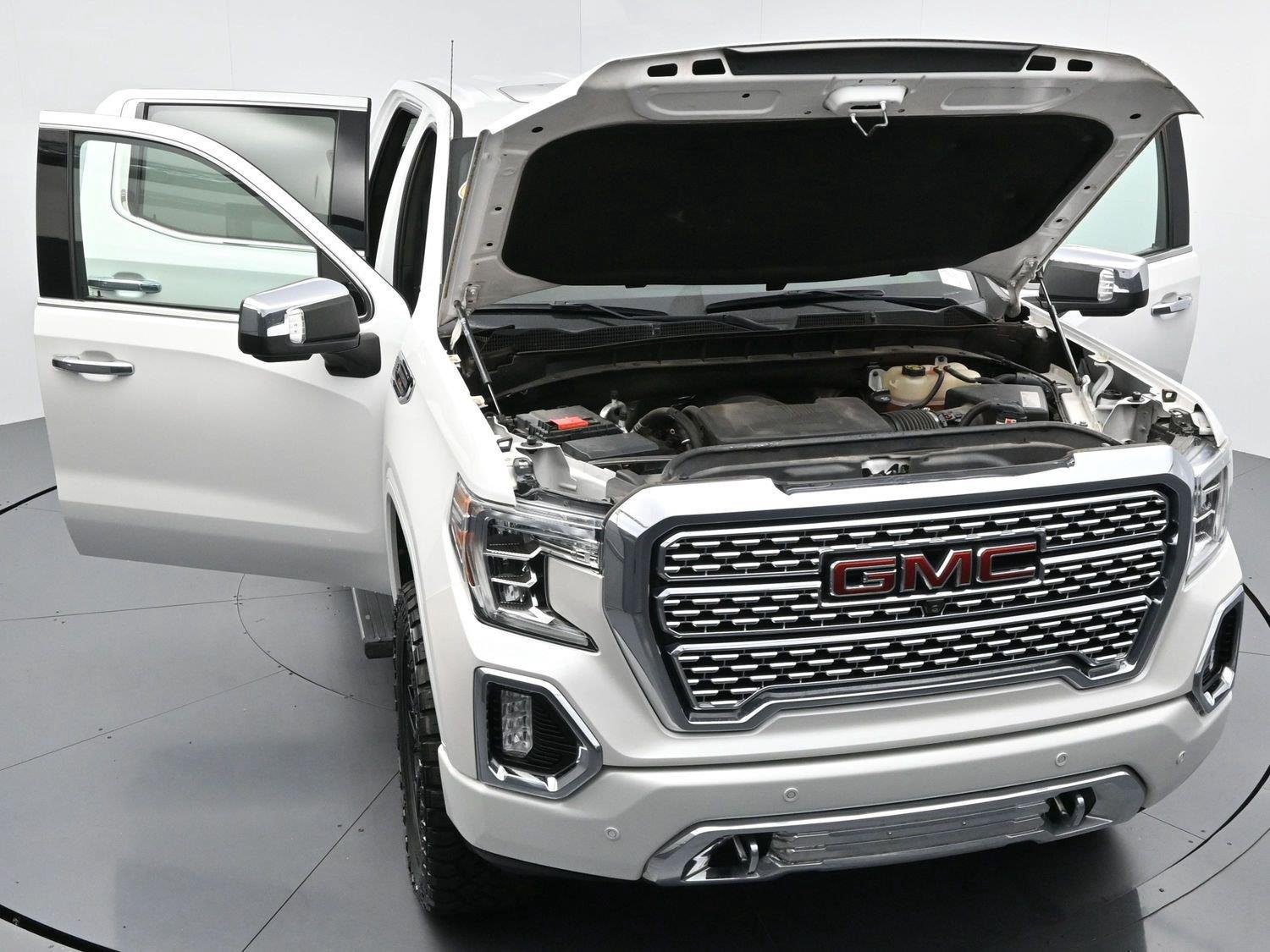 Used 2020 White Frost Tricoat GMC Denali image 47
