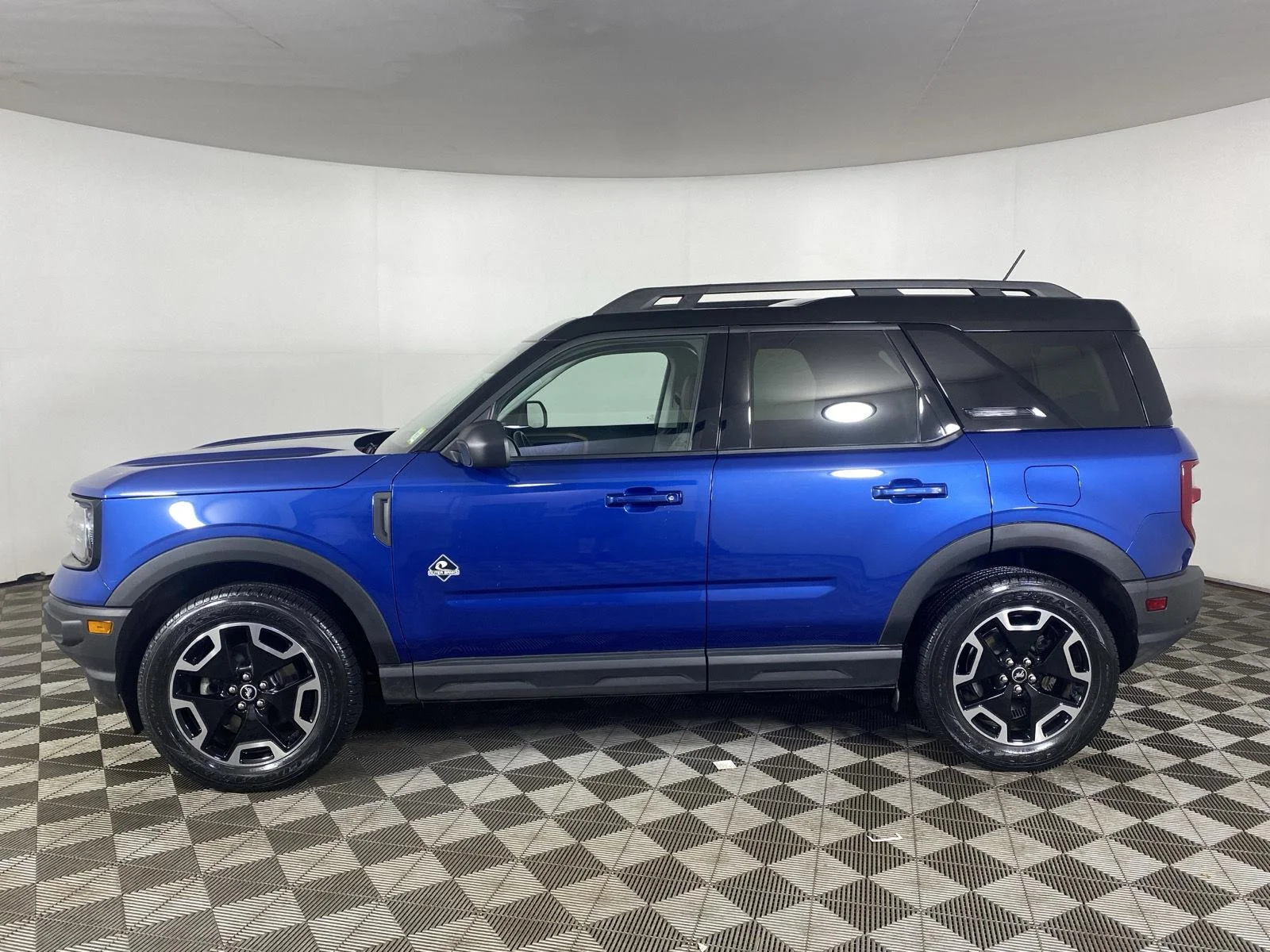 Used 2024 Atlas Blue Ford Outer Banks image 4