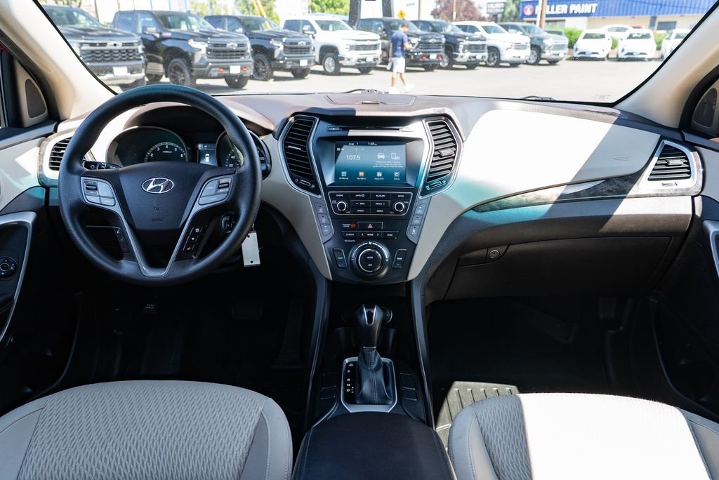 Used 2018 Regal Red Pearl Hyundai SE image 9