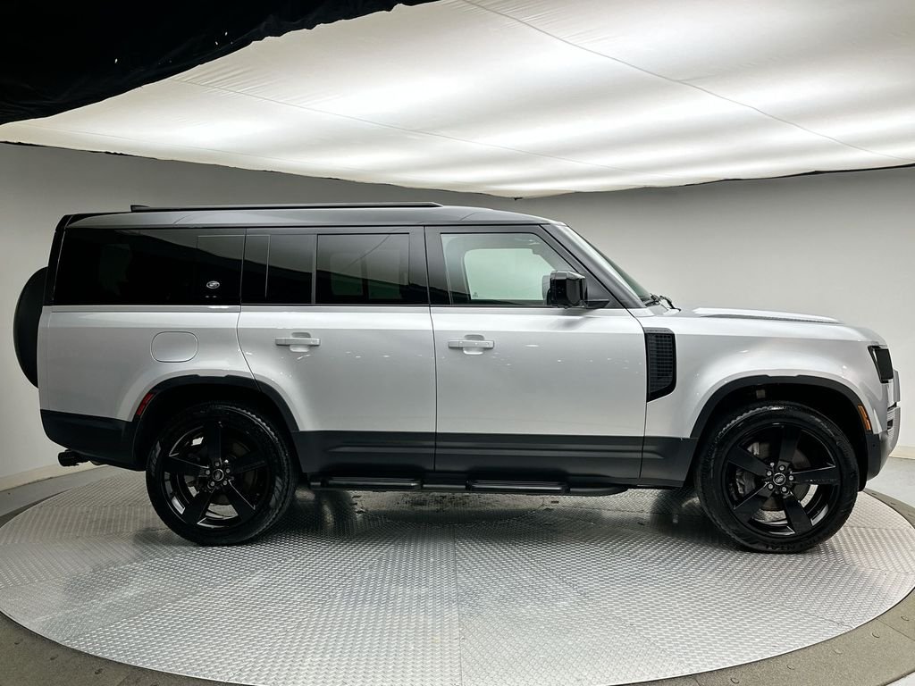 Used 2024 Hakuba Silver Metallic Land Rover S image 14