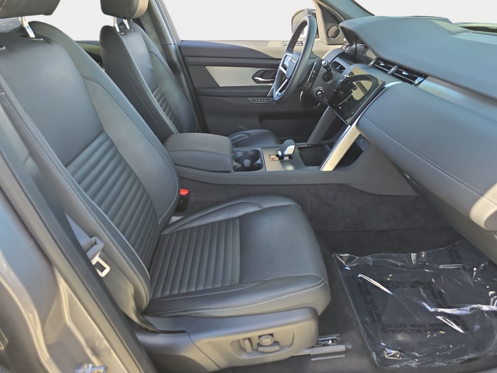Used 2025 Gray Land Rover SE image 10