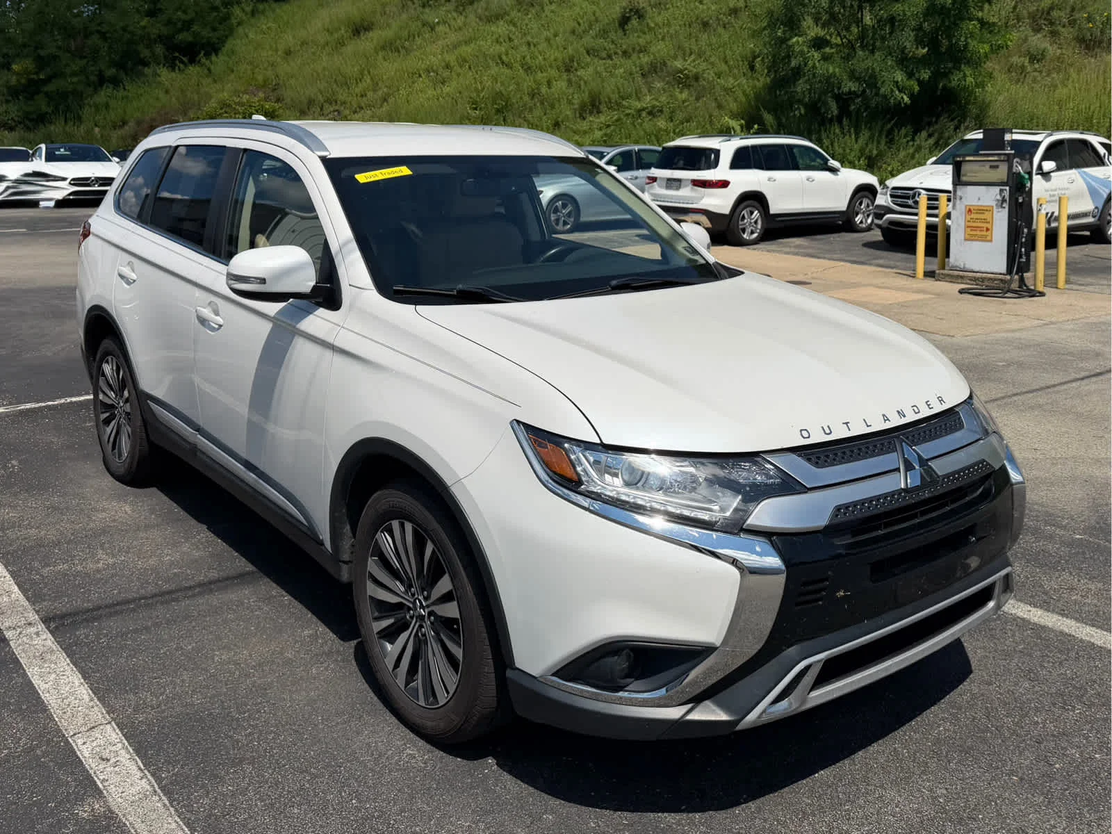 Used 2019 Pearl White Mitsubishi SEL image 3