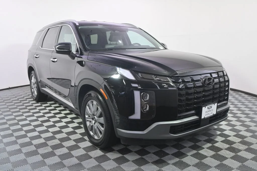 Used 2025 Black Hyundai SEL image 9