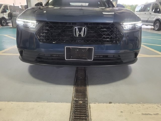 Certified Used 2025 Canyon River Blue Met Honda SE image 8