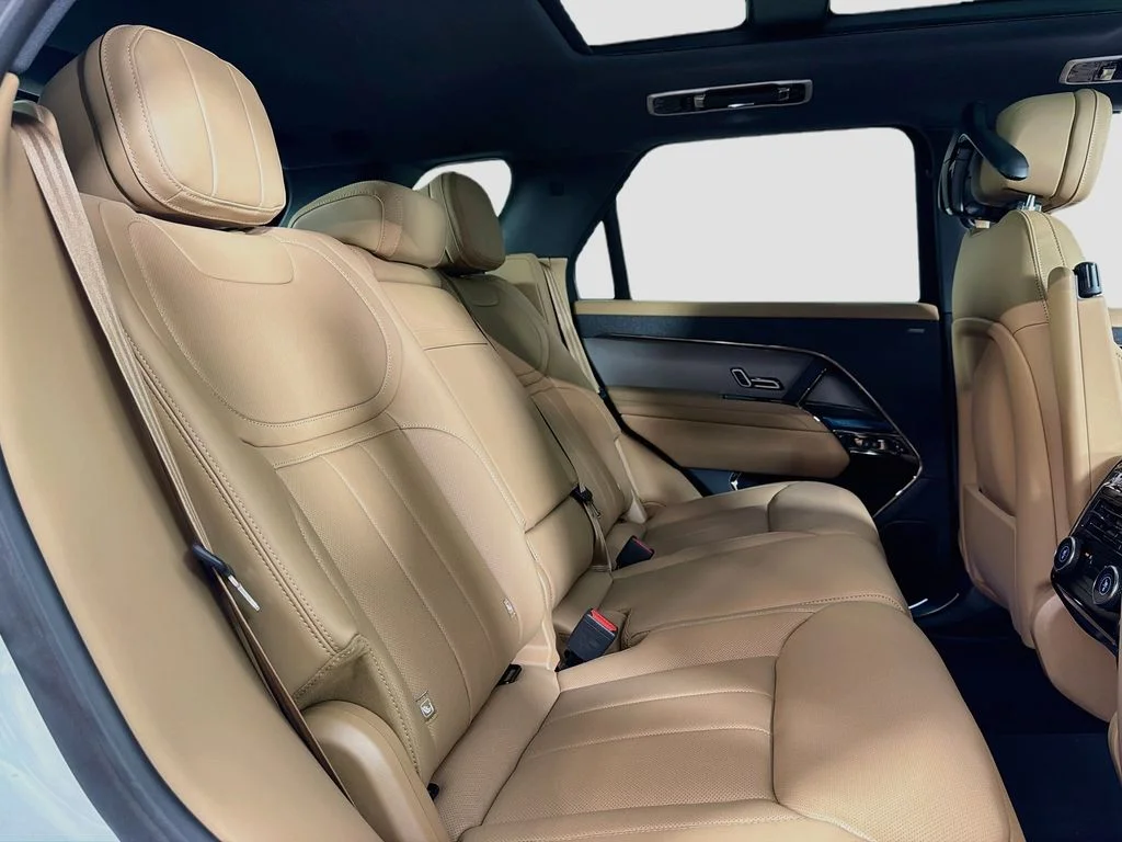 New 2027 Fuji White Land Rover SE image 29